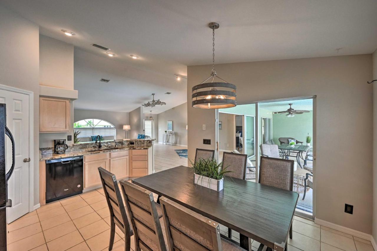 Pet-Friendly Escape With Dock And Kayaks In Cape Coral Villa Exteriör bild